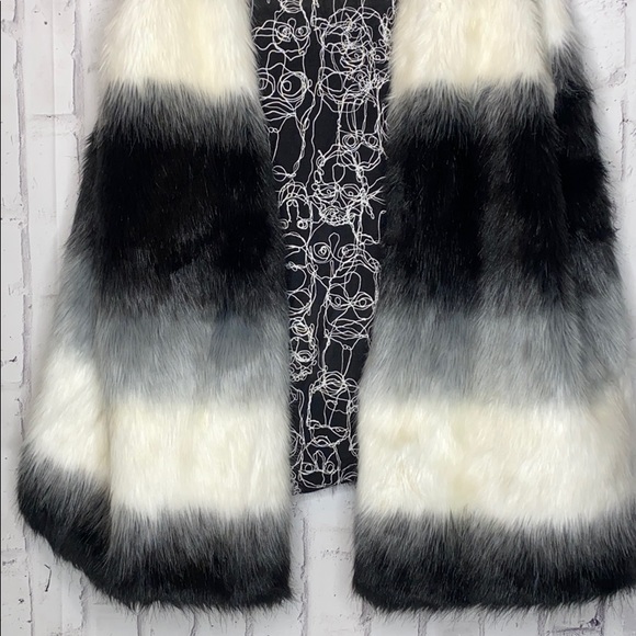 Melissa McCarthy Seven Vest - Picture 3 of 7